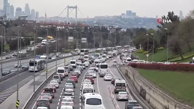 56 saatlik kısıtlamanın sonlanmasıyla E-5'te trafik yoğunluğu 56 saatlik kısıtlamanın sonlanmasıyla E-5'te trafik yoğunluğu