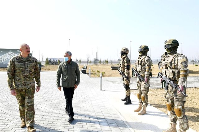aliyev askeri ganimet parki nin acilisini yap 12 14060626 o