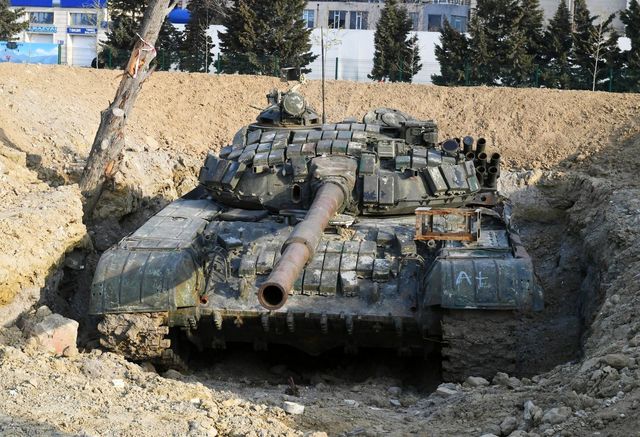 aliyev askeri ganimet parki nin acilisini yap 14 14060626 o