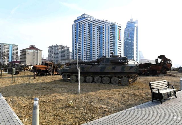 aliyev askeri ganimet parki nin acilisini yap 18 14060626 o