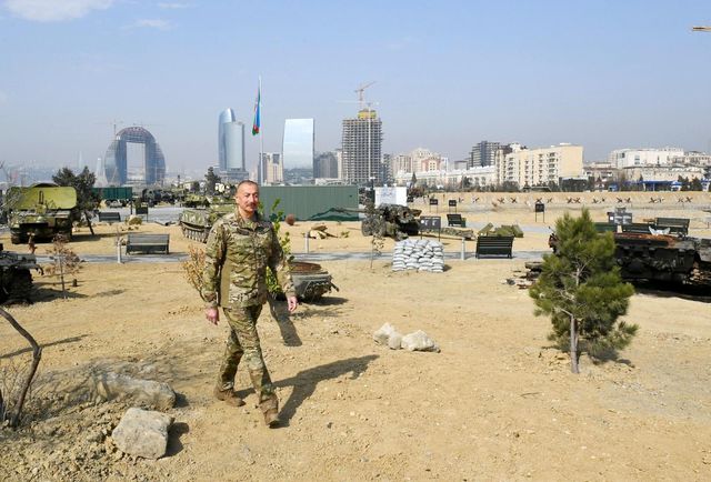 aliyev askeri ganimet parki nin acilisini yap 4 14060626 o