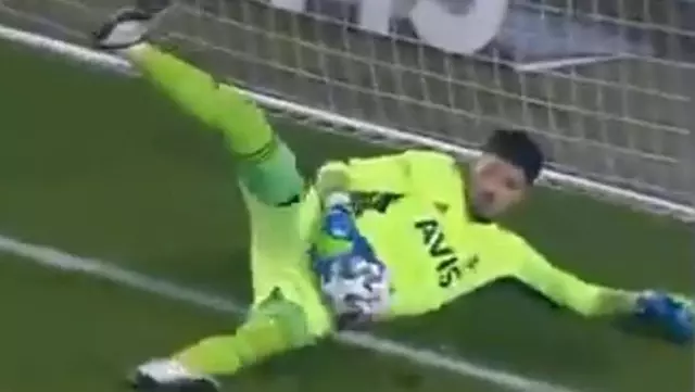 Big mistake from Altay, took the ball he saved! Here are the moments Big mistake from Altay, took the ball he saved! Here are the moments