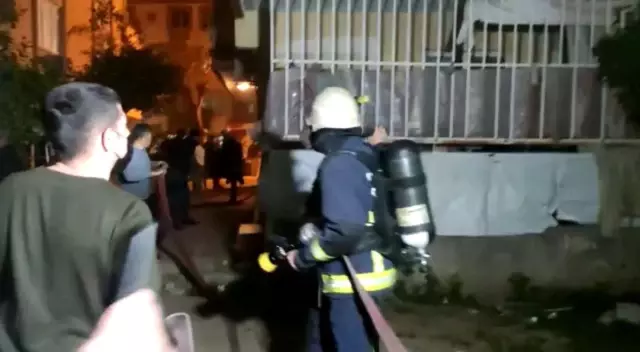 Antalya'da apartman sakinlerini sokağa döken yangın Antalya'da apartman sakinlerini sokağa döken yangın