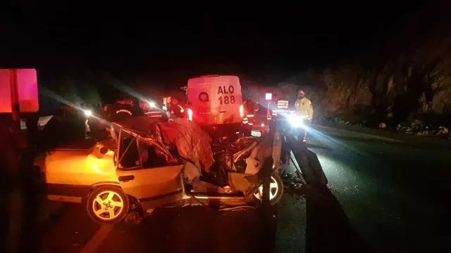 Antalya'da trafik kazası: 2 ölü, 2 ağır yaralı Antalya'da trafik kazası: 2 ölü, 2 ağır yaralı