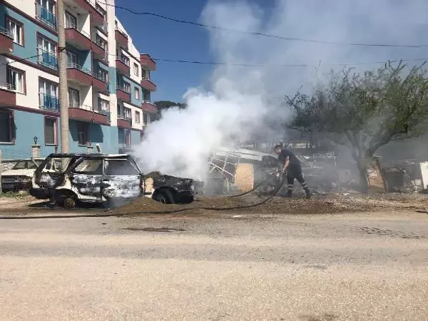 Ayvacık'ta park halindeki otomobil yandı Ayvacık'ta park halindeki otomobil yandı