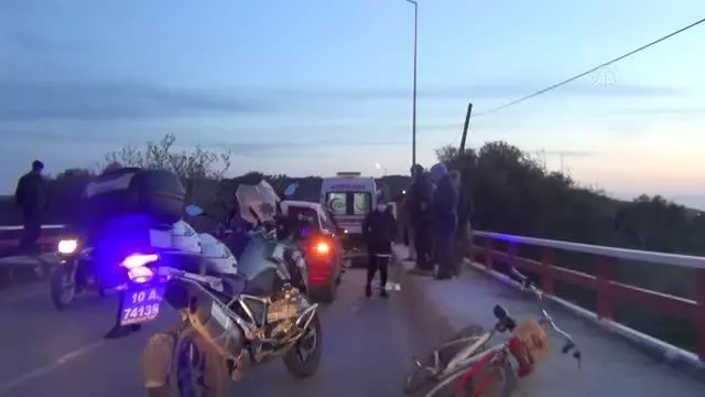 Son dakika gündem: BALIKESİR - Zincirleme trafik kazasında 1 kişi öldü Son dakika gündem: BALIKESİR - Zincirleme trafik kazasında 1 kişi öldü