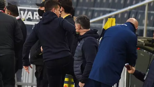 Belözoğlu is crazy! Kicked the table after the missed goal Belözoğlu is crazy! Kicked the table after the missed goal