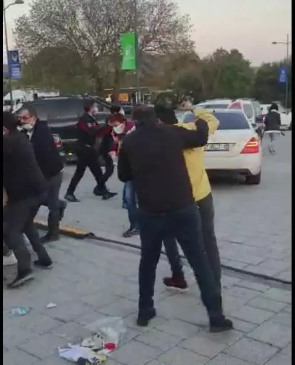 Ünlü oyuncu Mustafa Üstündağ ralli yarışları sonrası heyetle kavga etti Ünlü oyuncu Mustafa Üstündağ ralli yarışları sonrası heyetle kavga etti