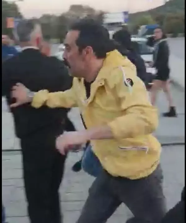 Ünlü oyuncu Mustafa Üstündağ ralli yarışları sonrası heyetle kavga etti Ünlü oyuncu Mustafa Üstündağ ralli yarışları sonrası heyetle kavga etti