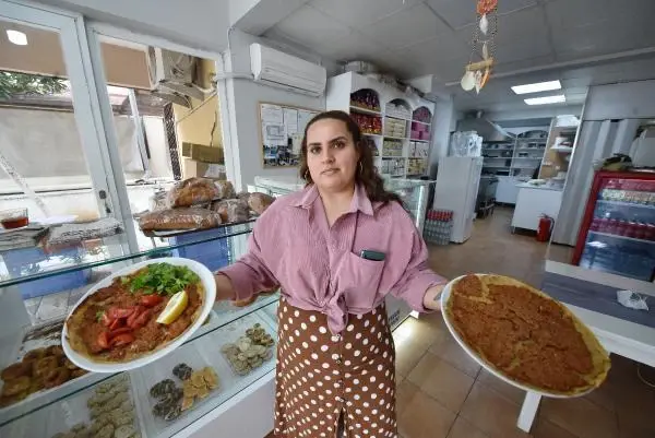 Çölyak hastası pastane sahibi, glutensiz lahmacun yaptı Çölyak hastası pastane sahibi, glutensiz lahmacun yaptı