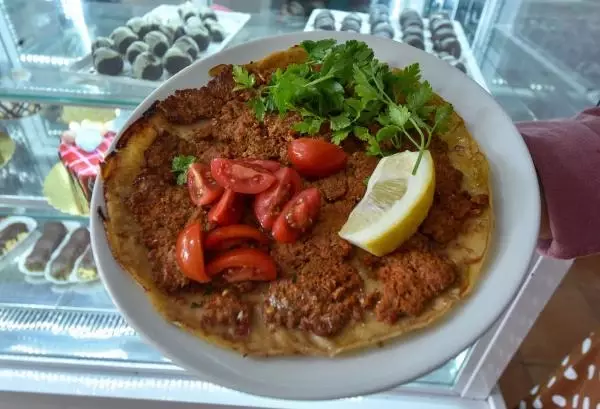 Çölyak hastası pastane sahibi, glutensiz lahmacun yaptı Çölyak hastası pastane sahibi, glutensiz lahmacun yaptı
