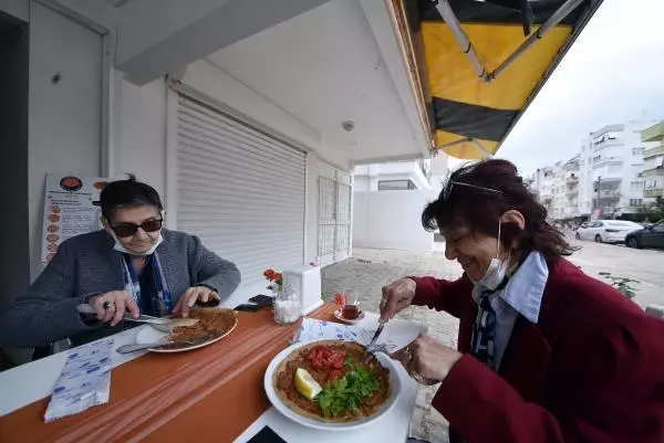 Çölyak hastası pastane sahibi, glutensiz lahmacun yaptı Çölyak hastası pastane sahibi, glutensiz lahmacun yaptı