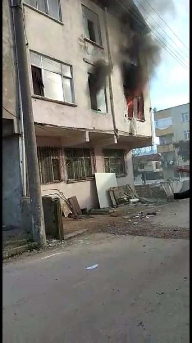 evinde cikan yanginda yanarak hayatini kaybet 10 14061442 o