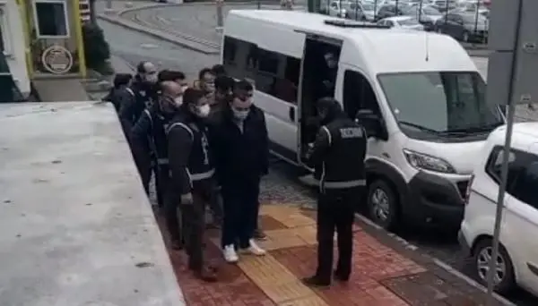 FETÖ'NÜN TSK YAPILANMASINDA 10 KİŞİ ADLİYEDE FETÖ'NÜN TSK YAPILANMASINDA 10 KİŞİ ADLİYEDE
