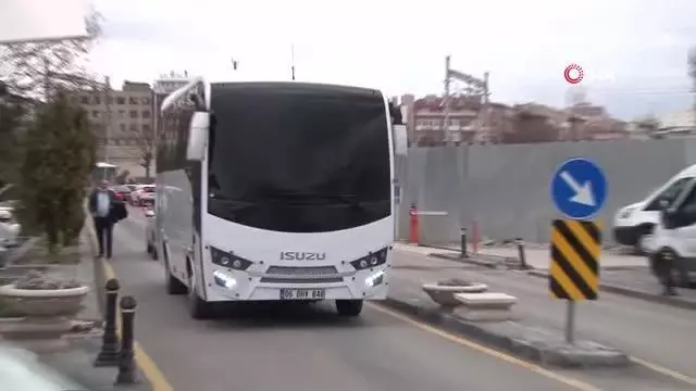 Gözaltındaki emekli amiraller Ankara Adliyesi'ne getirildi