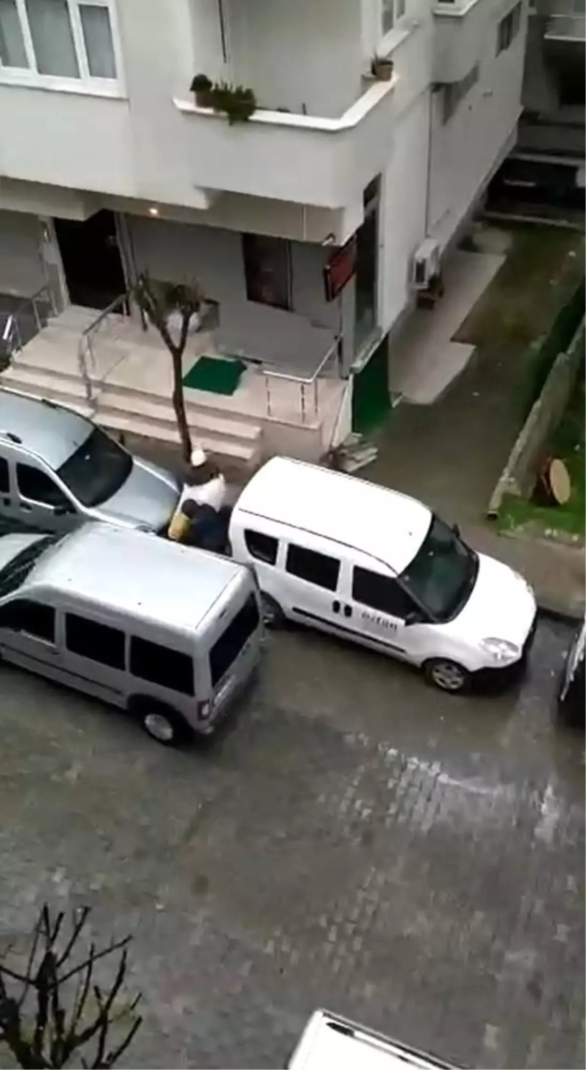 Güngören'de güpegündüz iş yeri hırsızlığı kamerada