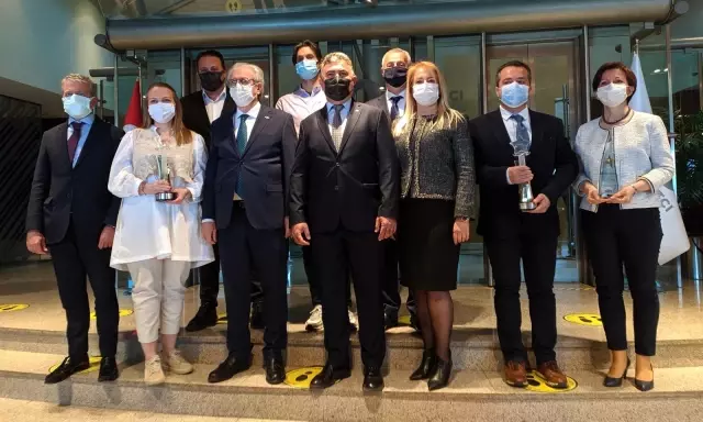 Hazırgiyim ve konfeksiyon sektöründe ihracatın yıldızları ödüllerine kavuştu