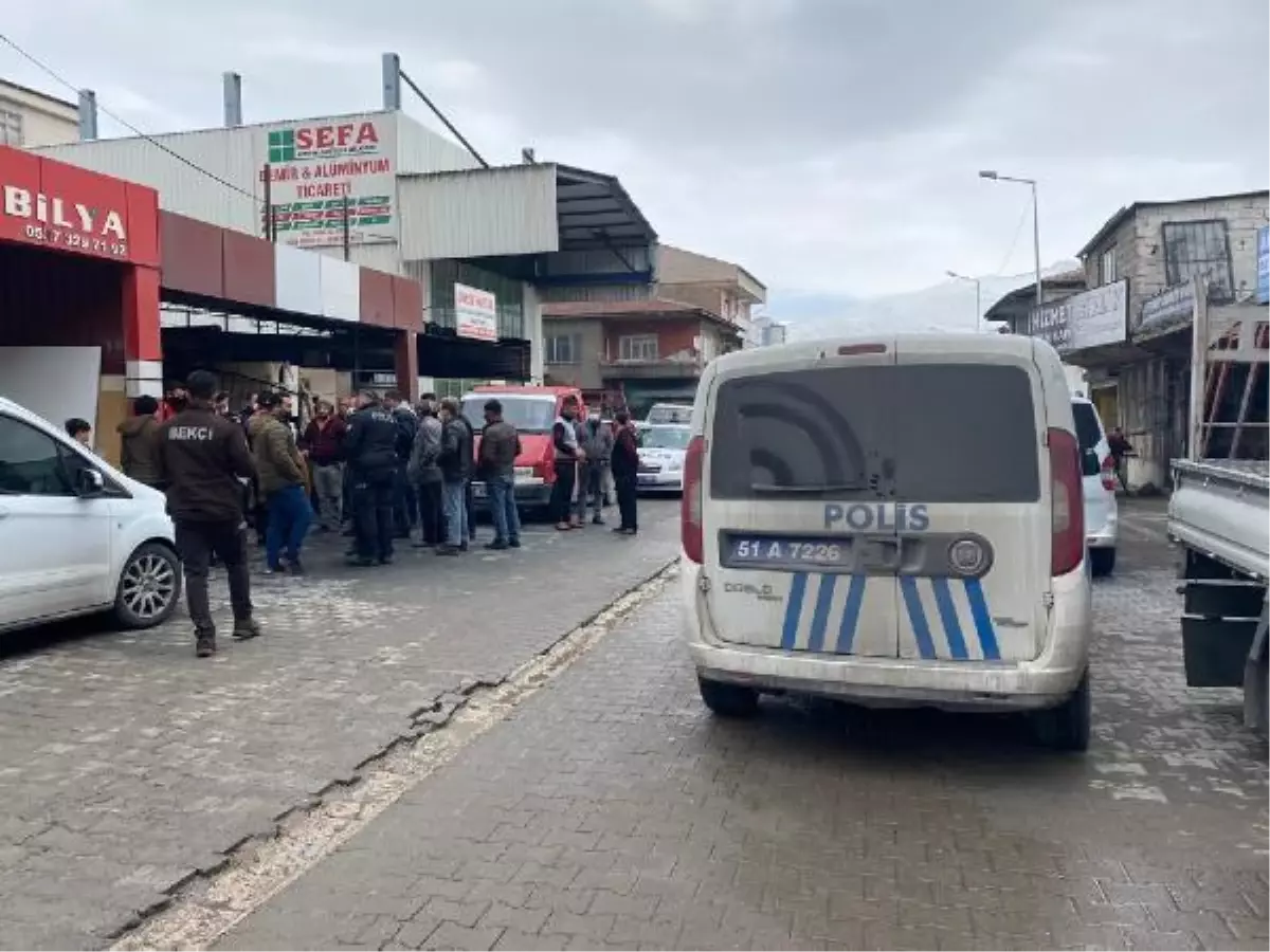 İş yerinde silahlı saldırıya uğrayan demir ustası öldü