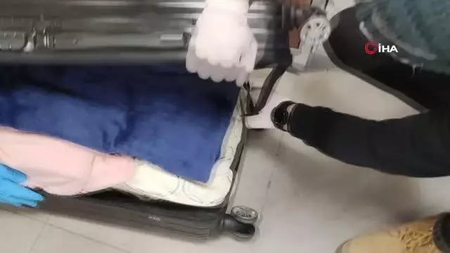 İspanya'dan kargo ile uyuşturucu getirince yakayı ele verdi İspanya'dan kargo ile uyuşturucu getirince yakayı ele verdi