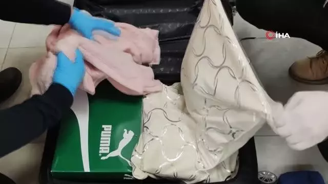 İspanya'dan kargo ile uyuşturucu getirince yakayı ele verdi İspanya'dan kargo ile uyuşturucu getirince yakayı ele verdi