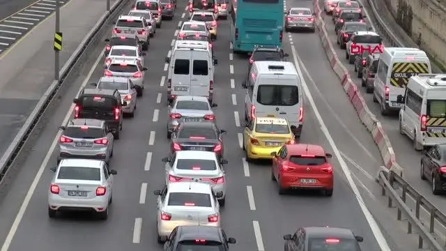 İSTANBUL-56 SAATLİK KISITLAMA SONRASI İSTANBUL'DA TRAFİK YOĞUNLUĞU İSTANBUL-56 SAATLİK KISITLAMA SONRASI İSTANBUL'DA TRAFİK YOĞUNLUĞU