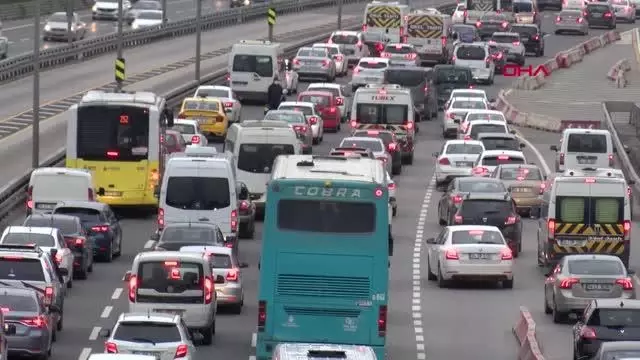 İSTANBUL-56 SAATLİK KISITLAMA SONRASI İSTANBUL'DA TRAFİK YOĞUNLUĞU İSTANBUL-56 SAATLİK KISITLAMA SONRASI İSTANBUL'DA TRAFİK YOĞUNLUĞU