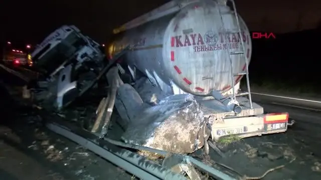 İSTANBUL-BÜYÜKÇEKMECE'DE TANKER BARİYERLERE ÇARPTI: 1 YARALI İSTANBUL-BÜYÜKÇEKMECE'DE TANKER BARİYERLERE ÇARPTI: 1 YARALI