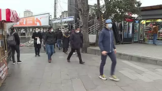 İstanbul'da sokağa çıkma kısıtlamasının sona ermesiyle trafik yoğunluğu arttı İstanbul'da sokağa çıkma kısıtlamasının sona ermesiyle trafik yoğunluğu arttı