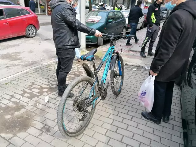 Kamyonete çarpan bisikletli yaralandı Kamyonete çarpan bisikletli yaralandı
