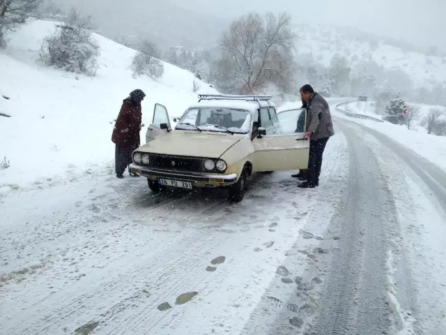 Karda mahsur kalan ailelerin yardımına Başkan Çam ve ekibi koştu Karda mahsur kalan ailelerin yardımına Başkan Çam ve ekibi koştu