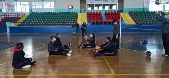 Kırşehir'de gaziler ve engelliler voleybol takımı oluşturuyor Kırşehir'de gaziler ve engelliler voleybol takımı oluşturuyor