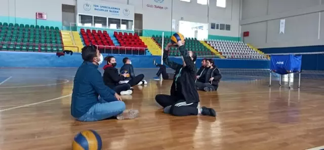 Kırşehir'de gaziler ve engelliler voleybol takımı oluşturuyor Kırşehir'de gaziler ve engelliler voleybol takımı oluşturuyor