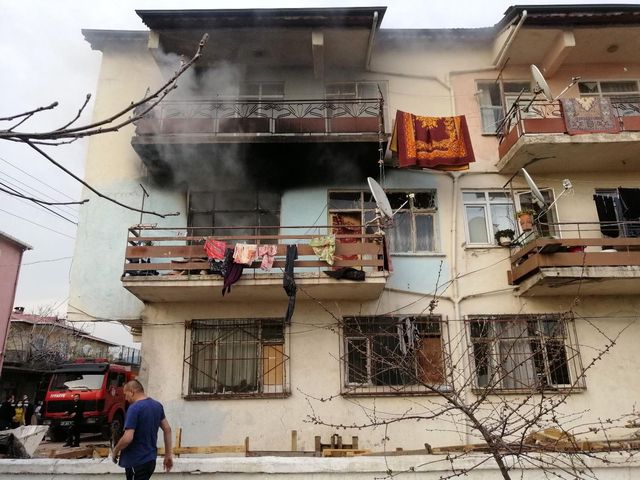 kocaeli de evde cikan yanginda 1 kisi hayatin 3 14061298 o