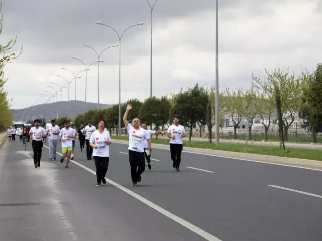 Kurtuluş yarı maratonu renkli görüntülere sahne oldu