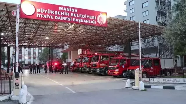 Son dakika haberi! Manisa İtfaiyesinden polise sürpriz kutlama Son dakika haberi! Manisa İtfaiyesinden polise sürpriz kutlama