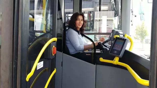 Manisa'nın ilk ve tek kadın halk otobüsü şoförü, Kod-29'la işten çıkarıldı Manisa'nın ilk ve tek kadın halk otobüsü şoförü, Kod-29'la işten çıkarıldı
