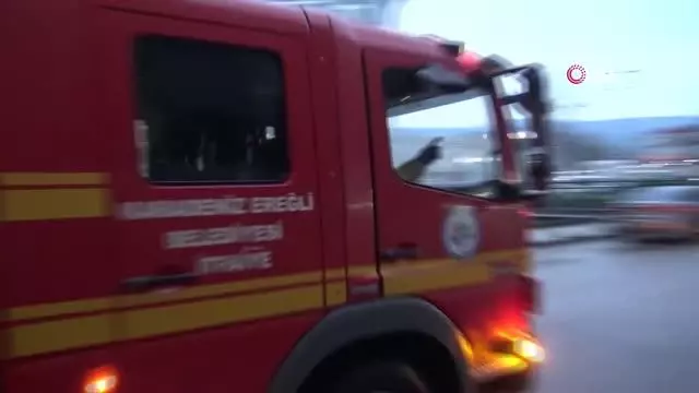 Motosiklet alev alev yandı, vatandaşlar binada mahsur kaldı Motosiklet alev alev yandı, vatandaşlar binada mahsur kaldı