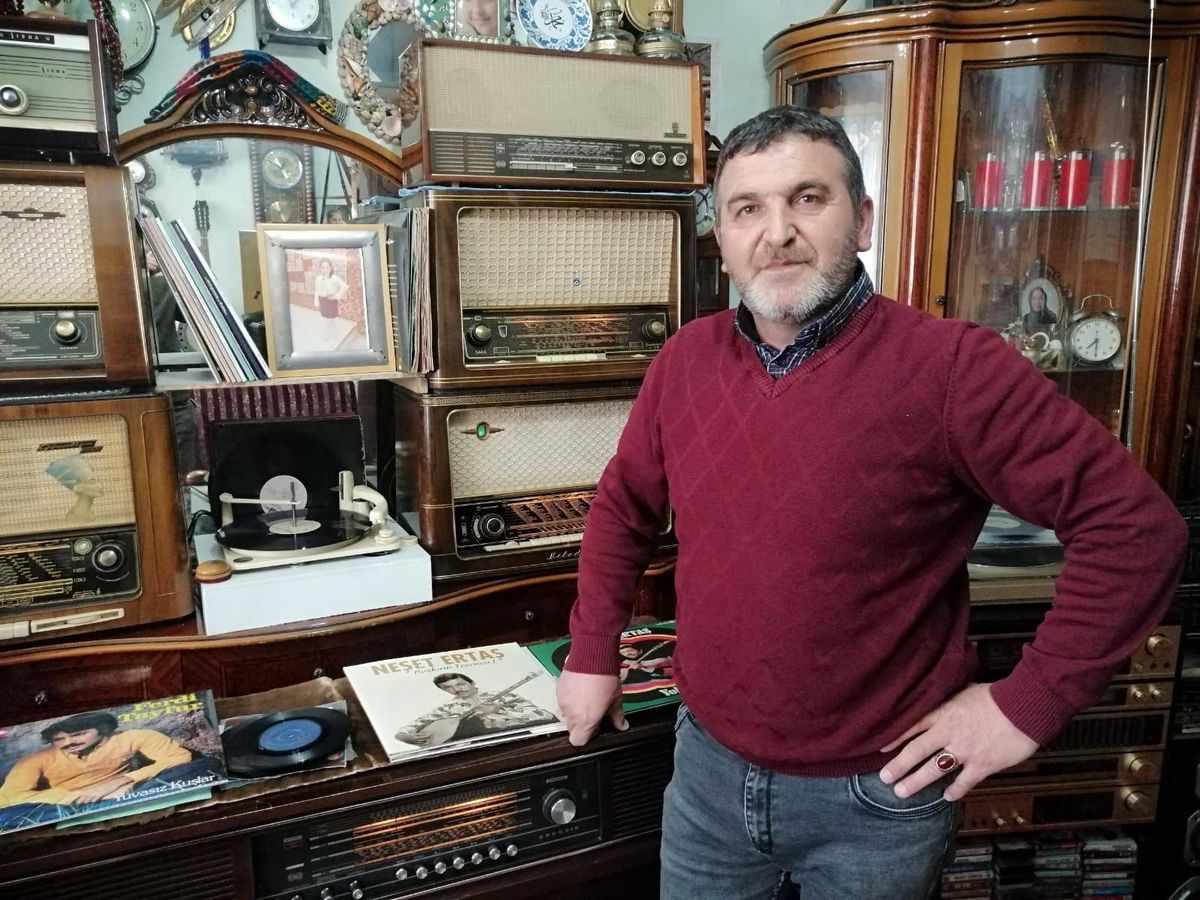Odasını sanat evine çevirdi, kimseye dokundurtmuyor