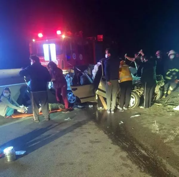 Son dakika haberleri! Otomobil kamyona çarptı: 2 ölü, 2 yaralı Son dakika haberleri! Otomobil kamyona çarptı: 2 ölü, 2 yaralı