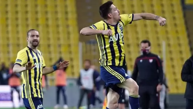 Şampiyonluk takibindeki Fenerbahçe 3 puanı kaptı! Sarı Kanarya, Gaziantep'i 3-1'le geçti Şampiyonluk takibindeki Fenerbahçe 3 puanı kaptı! Sarı Kanarya, Gaziantep'i 3-1'le geçti