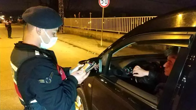 Son dakika: Samsun'da jandarmadan sokağa çıkma kısıtlamasında denetim Son dakika: Samsun'da jandarmadan sokağa çıkma kısıtlamasında denetim