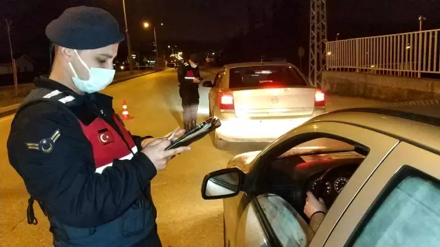 Son dakika: Samsun'da jandarmadan sokağa çıkma kısıtlamasında denetim Son dakika: Samsun'da jandarmadan sokağa çıkma kısıtlamasında denetim