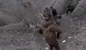 Ukrayna hükümet Başkanı Zelenski cepheye gitti, zikzak çizerek kaçtı Ukrayna hükümet Başkanı Zelenski cepheye gitti, zikzak çizerek kaçtı
