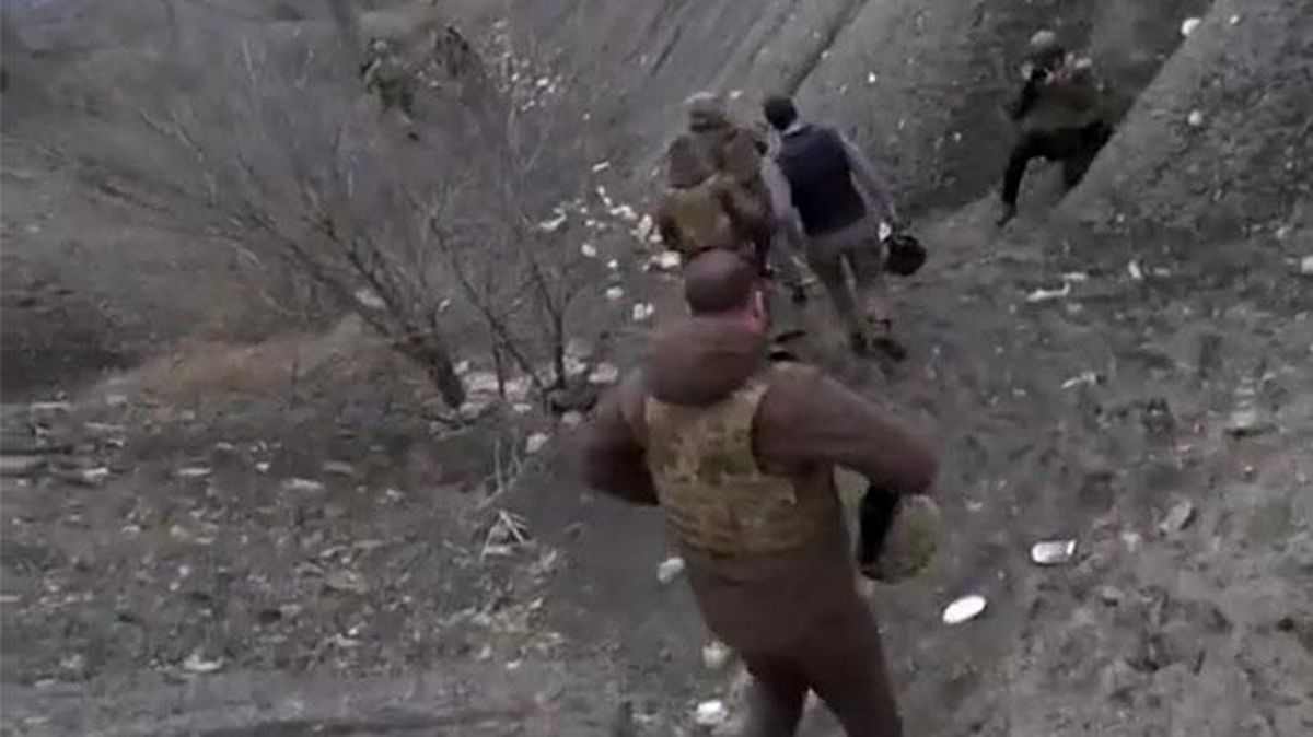 Ukrayna Devlet Başkanı Zelenski cepheye gitti, zikzak çizerek kaçtı