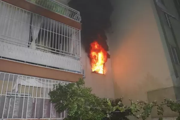 Son dakika haberi | YANGINDAN KOMŞUSU KURTARDI Son dakika haberi | YANGINDAN KOMŞUSU KURTARDI