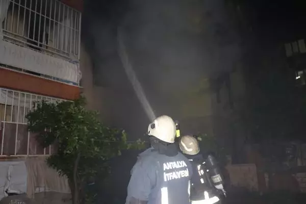 Son dakika haberi | YANGINDAN KOMŞUSU KURTARDI Son dakika haberi | YANGINDAN KOMŞUSU KURTARDI