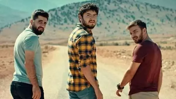 Yasa dışı bahis sitesi reklamı yapan 'Kafalar' grubuna 10 ay hapis cezası kararı Yasa dışı bahis sitesi reklamı yapan 'Kafalar' grubuna 10 ay hapis cezası kararı