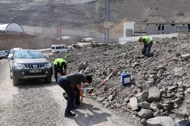 Yusufeli yeni ilçe merkezinde jeofizik etüt çalışmaları başladı Yusufeli yeni ilçe merkezinde jeofizik etüt çalışmaları başladı