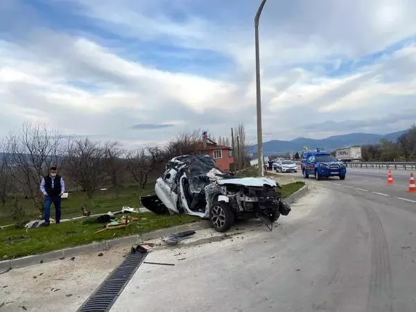 ACİL TIP UZMANI DOKTOR OTOMOBİLİYLE TAKLA ATTIĞI KAZADA ÖLDÜ ACİL TIP UZMANI DOKTOR OTOMOBİLİYLE TAKLA ATTIĞI KAZADA ÖLDÜ