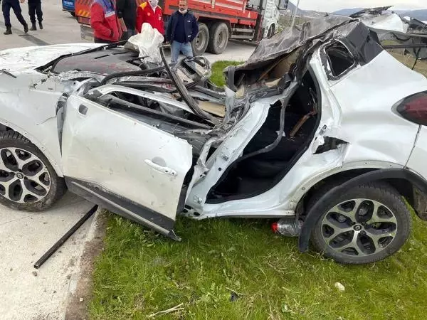 ACİL TIP UZMANI DOKTOR OTOMOBİLİYLE TAKLA ATTIĞI KAZADA ÖLDÜ ACİL TIP UZMANI DOKTOR OTOMOBİLİYLE TAKLA ATTIĞI KAZADA ÖLDÜ